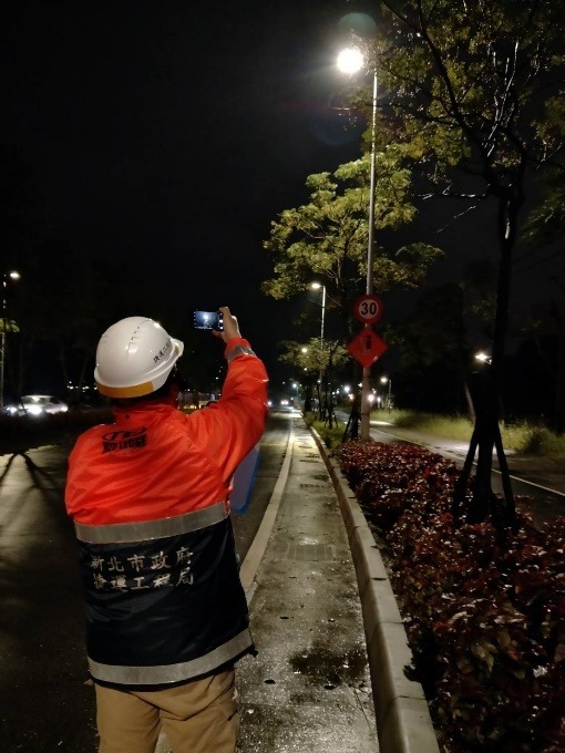 （圖說：夜間道路巡查作業-鶯歌區館前路）   