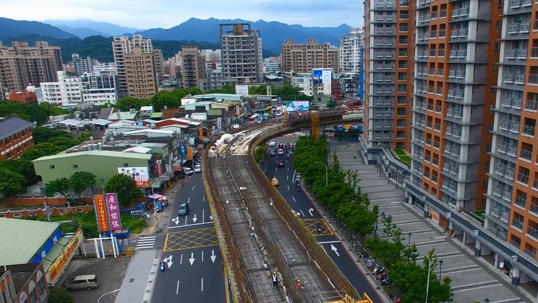 （圖說：三峽區三樹路、國慶路橋面板澆置作業）