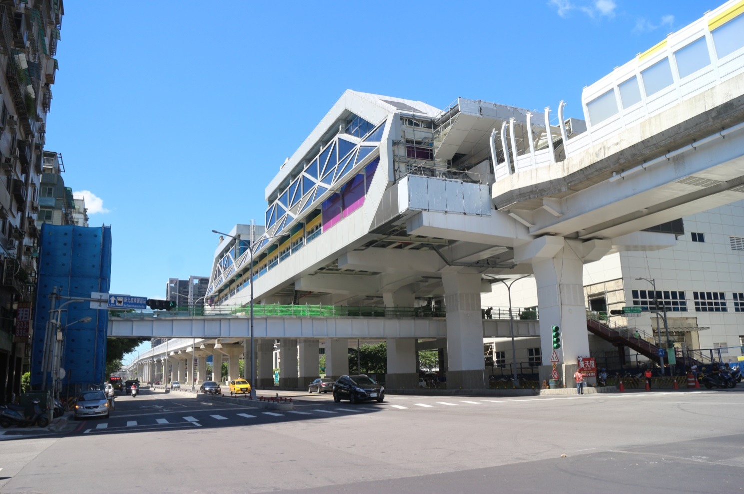 （圖說：捷運新北環狀線第一階段幸福站北側幸福天橋仰角照）