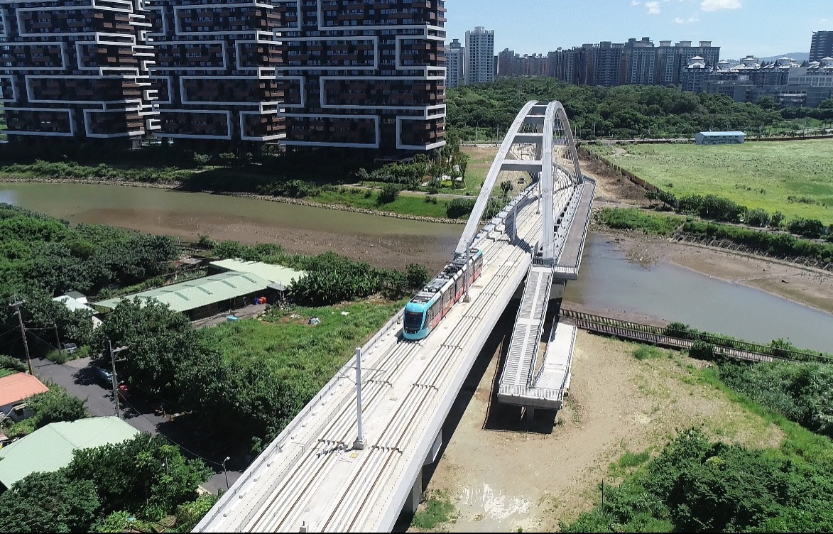 藍海橋於公司田溪串聯既有自行車車道兩岸