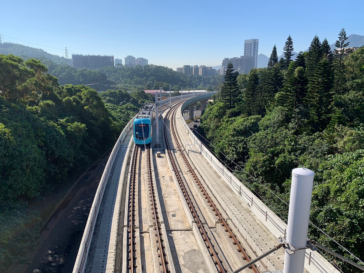 （圖說：淡海輕軌列車行進畫面）