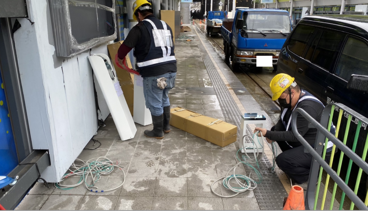 ▲圖說：安坑輕軌候車站刷卡機安裝