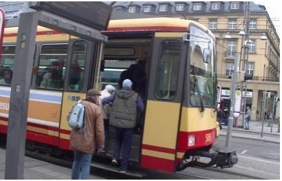 Tram-train 列車（來源：歐洲考察複合式軌道運輸系統考察報告）