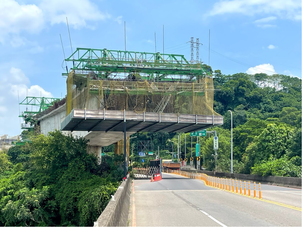 三鶯線跨橫溪懸臂工作車安全網